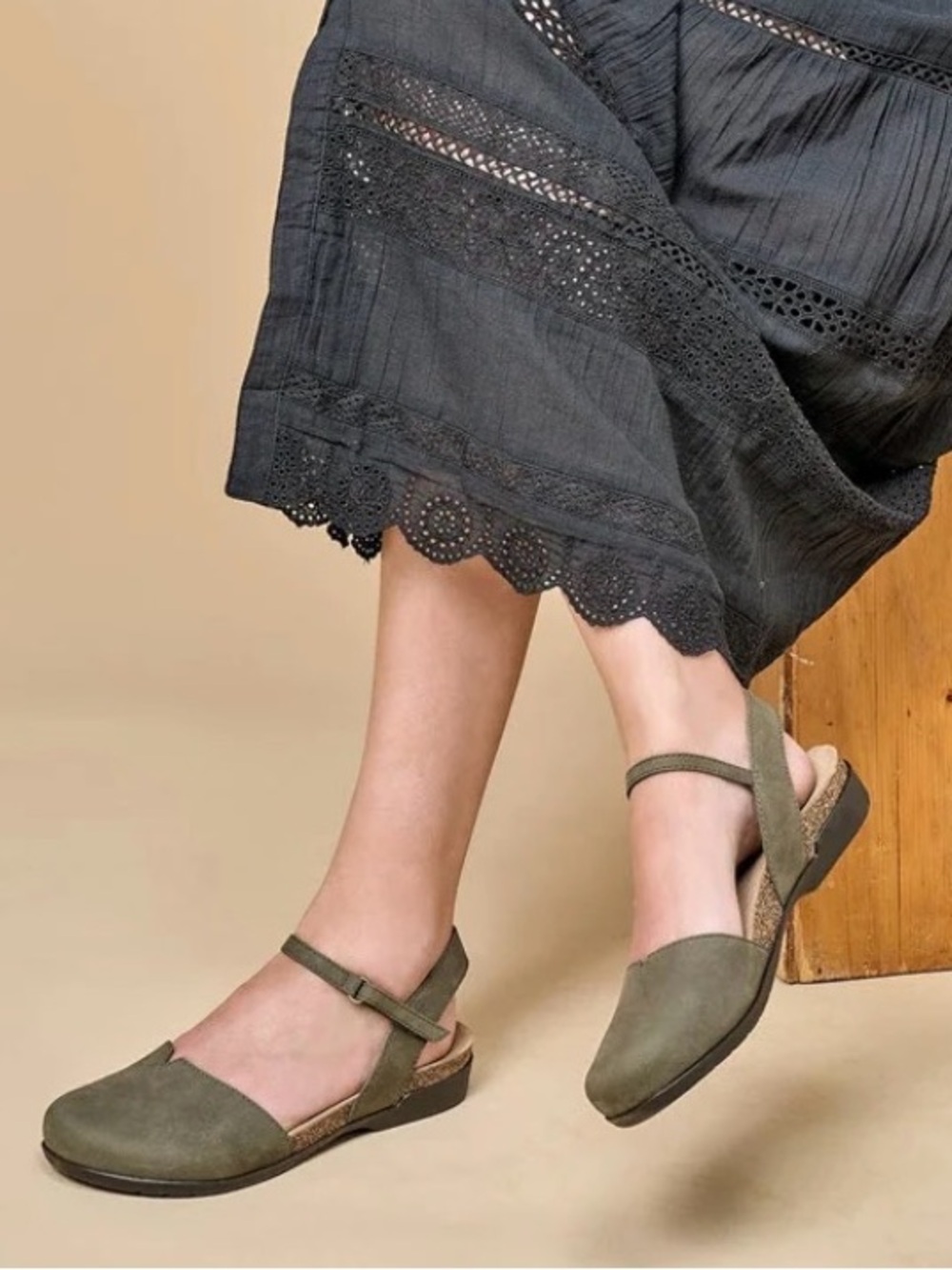 NWOB Dansko Rowan Ivy Sz 41 (US 10.5-11) Green Sandals